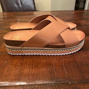Gianni Bini platform sandals